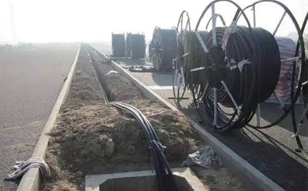 现代通信网络建设指南:乌鲁木齐光缆施工全流程技术解析与质量控制 现代通信网络建设指南:乌鲁木齐光缆施工全流程技术解析与质量控制